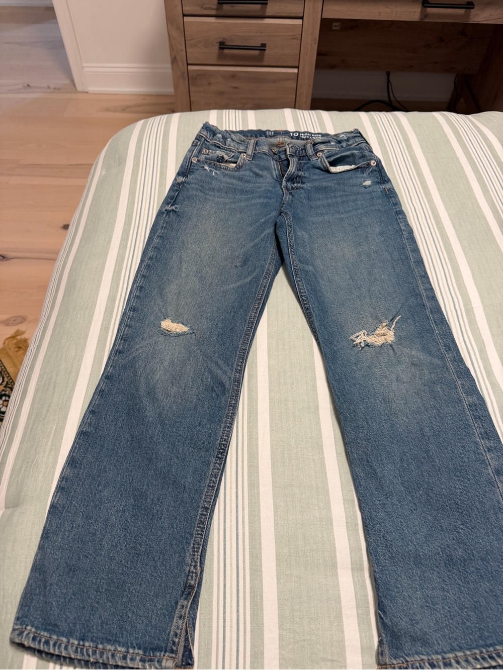 GAP Blue Straight-Leg Distressed Women’s Jeans